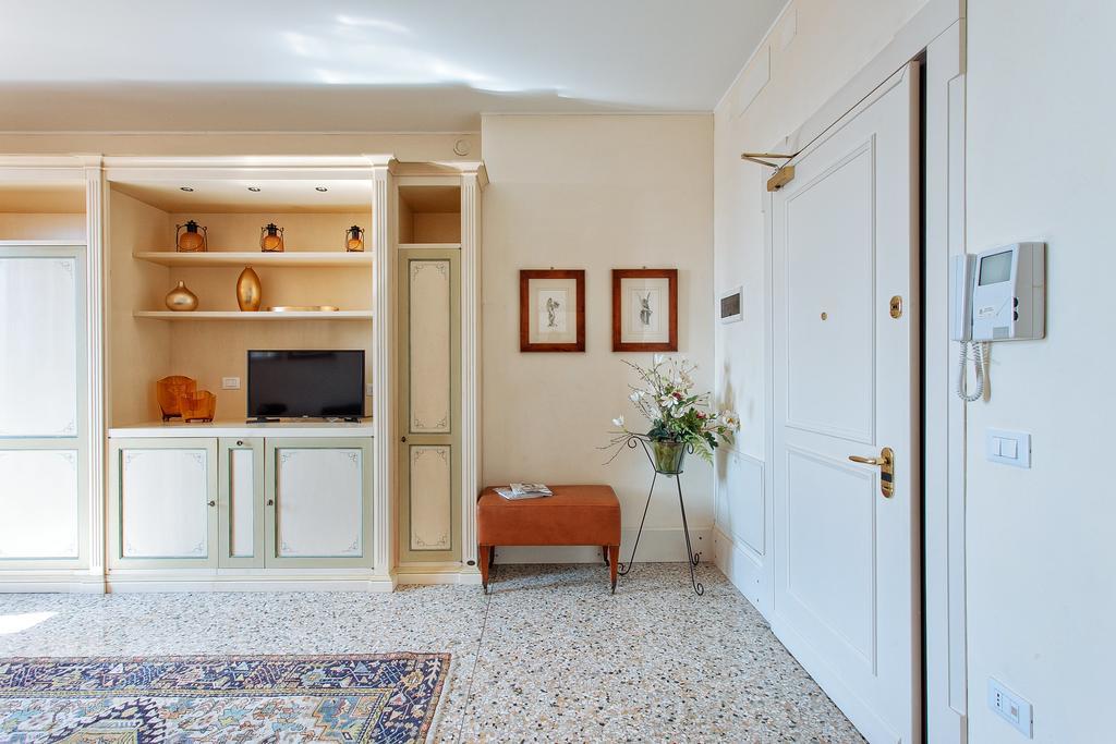 Deluxe Apartments Lagoon View Venice Exterior photo